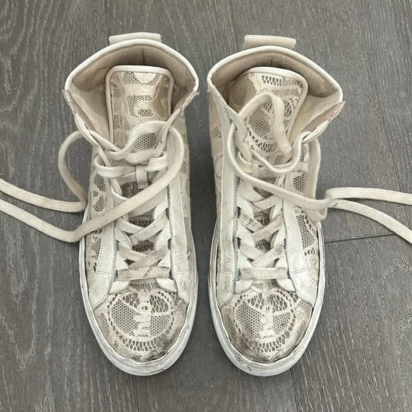 CHLOÉ
Lauren Beige Lace High Top Sneaker - Picture 2 of 8